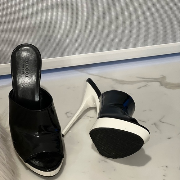 Authentic Gucci Sandals - Picture 6 of 7